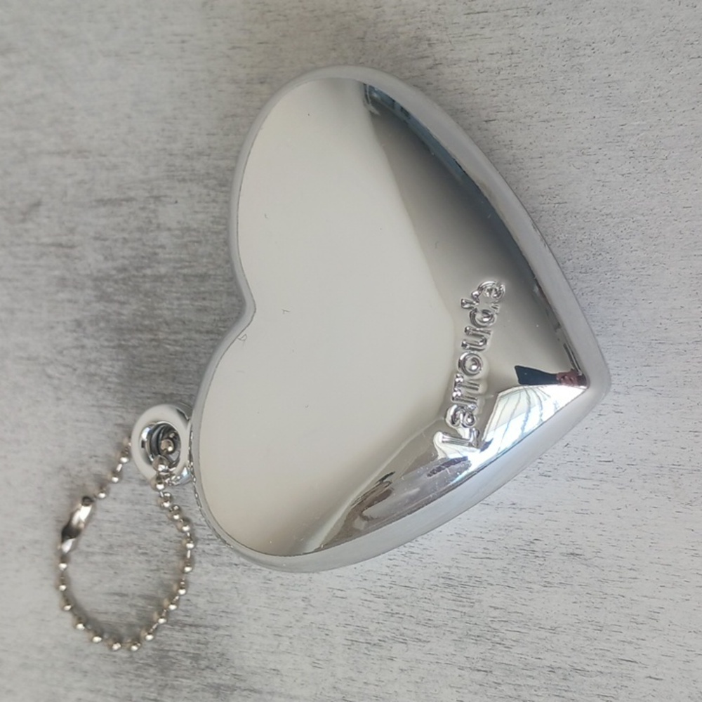 Larroude Shiny Silver Color Plastic Heart Key Holder Bag Charm Light Weight